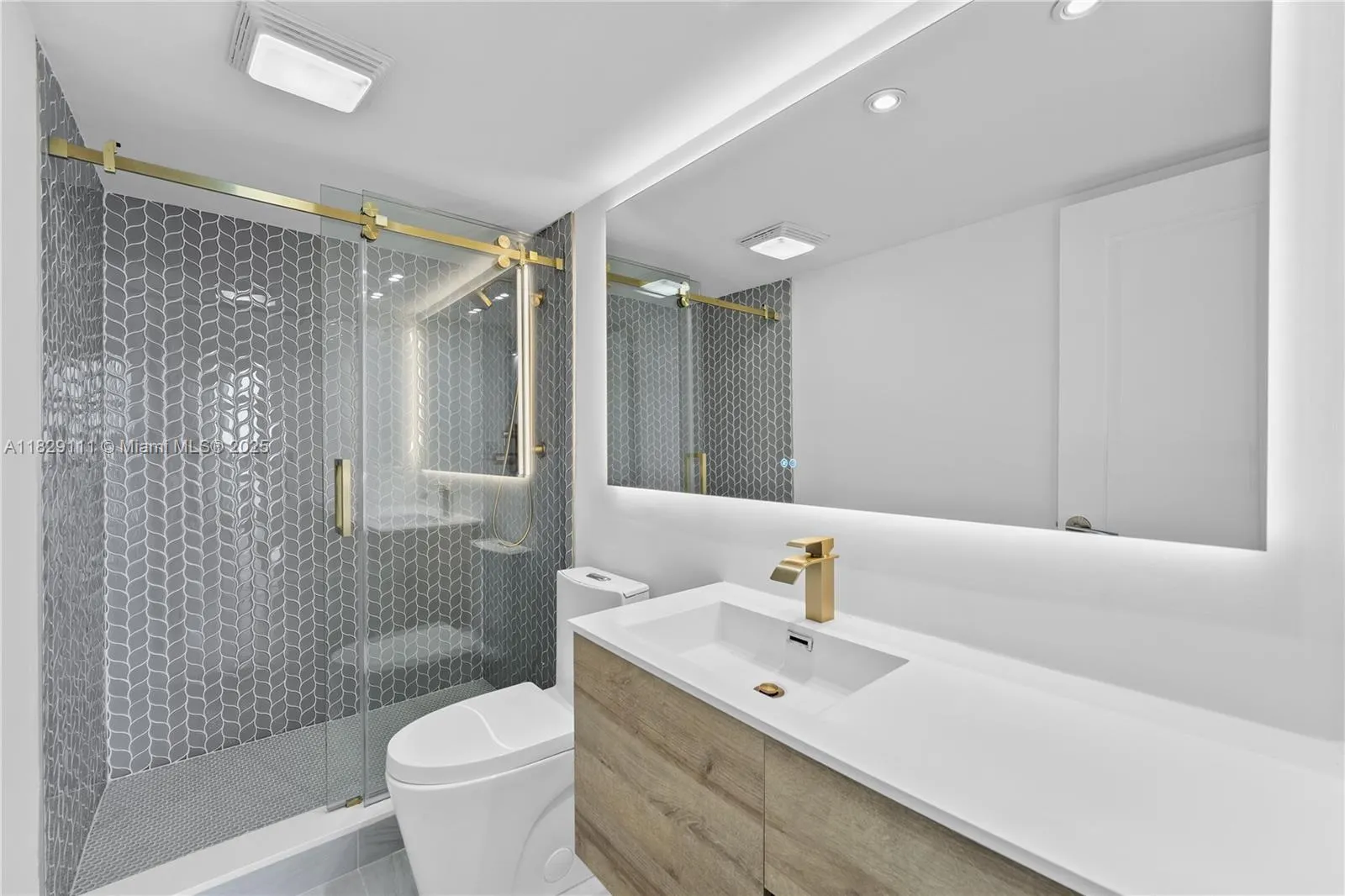 10275 Collins Ave, #1035