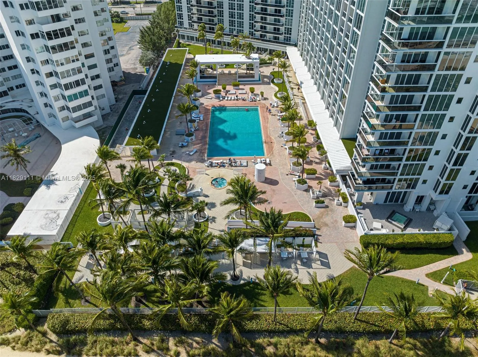 10275 Collins Ave, #1035
