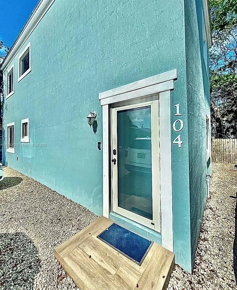 104 Poinciana Dr, #104