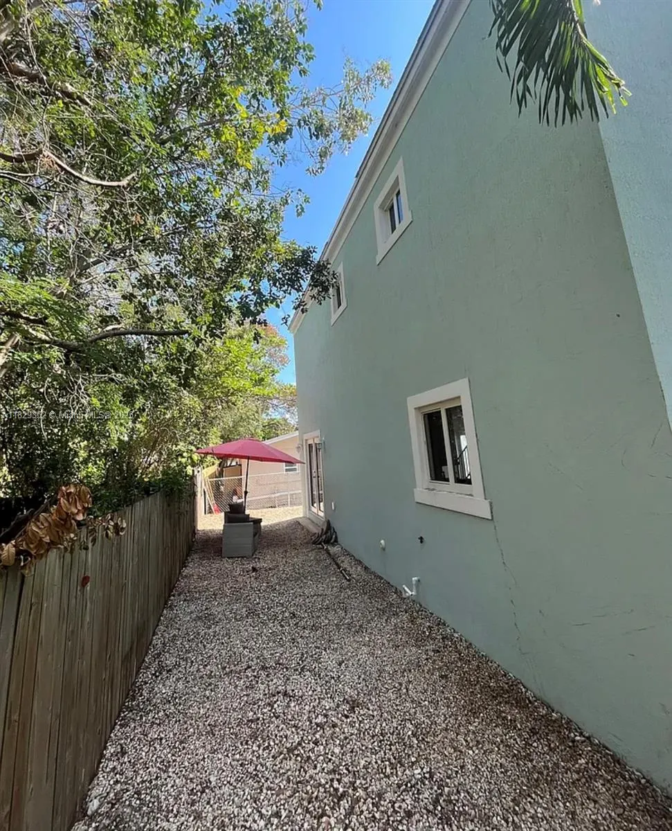 104 Poinciana Dr, #104