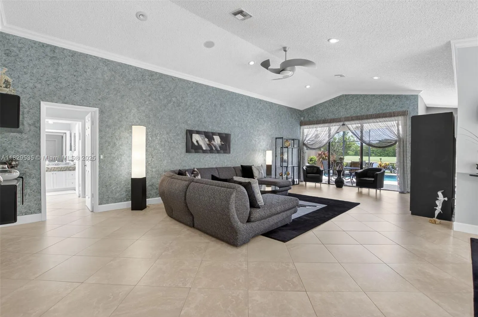 21387 Bridge View Dr