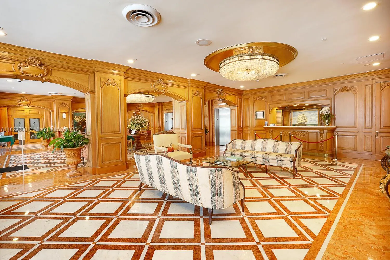 700 Biltmore Way, #914