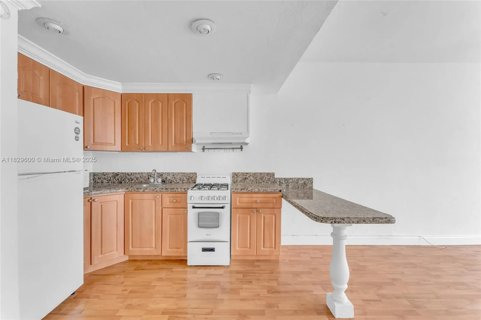 700 Biltmore Way, #914