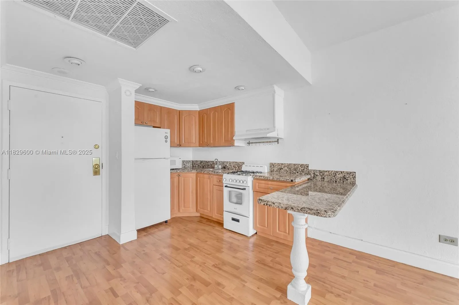 700 Biltmore Way, #914
