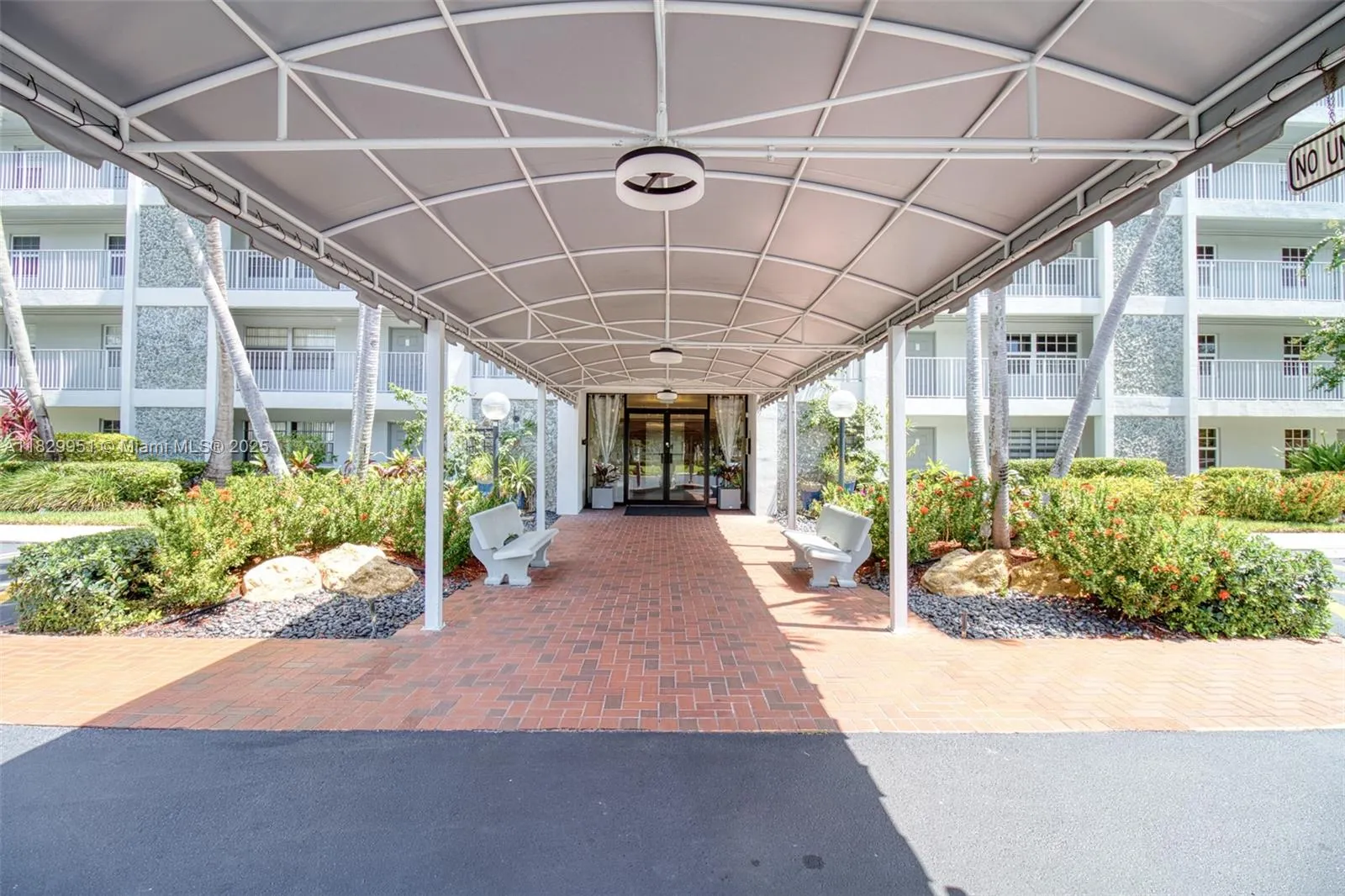 4015 W Palm Aire Dr, #506