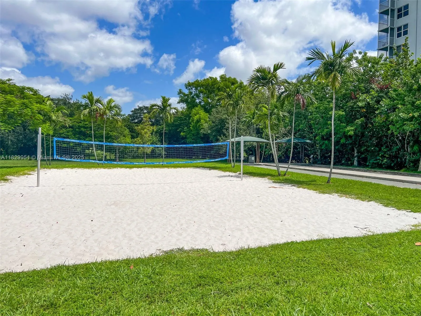 4015 W Palm Aire Dr, #506