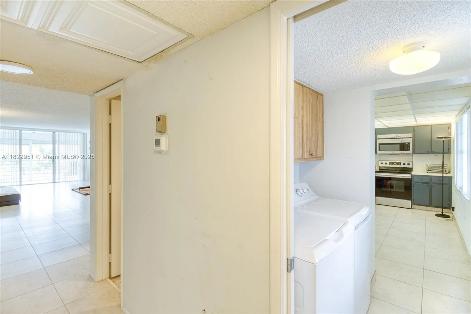 4015 W Palm Aire Dr, #506