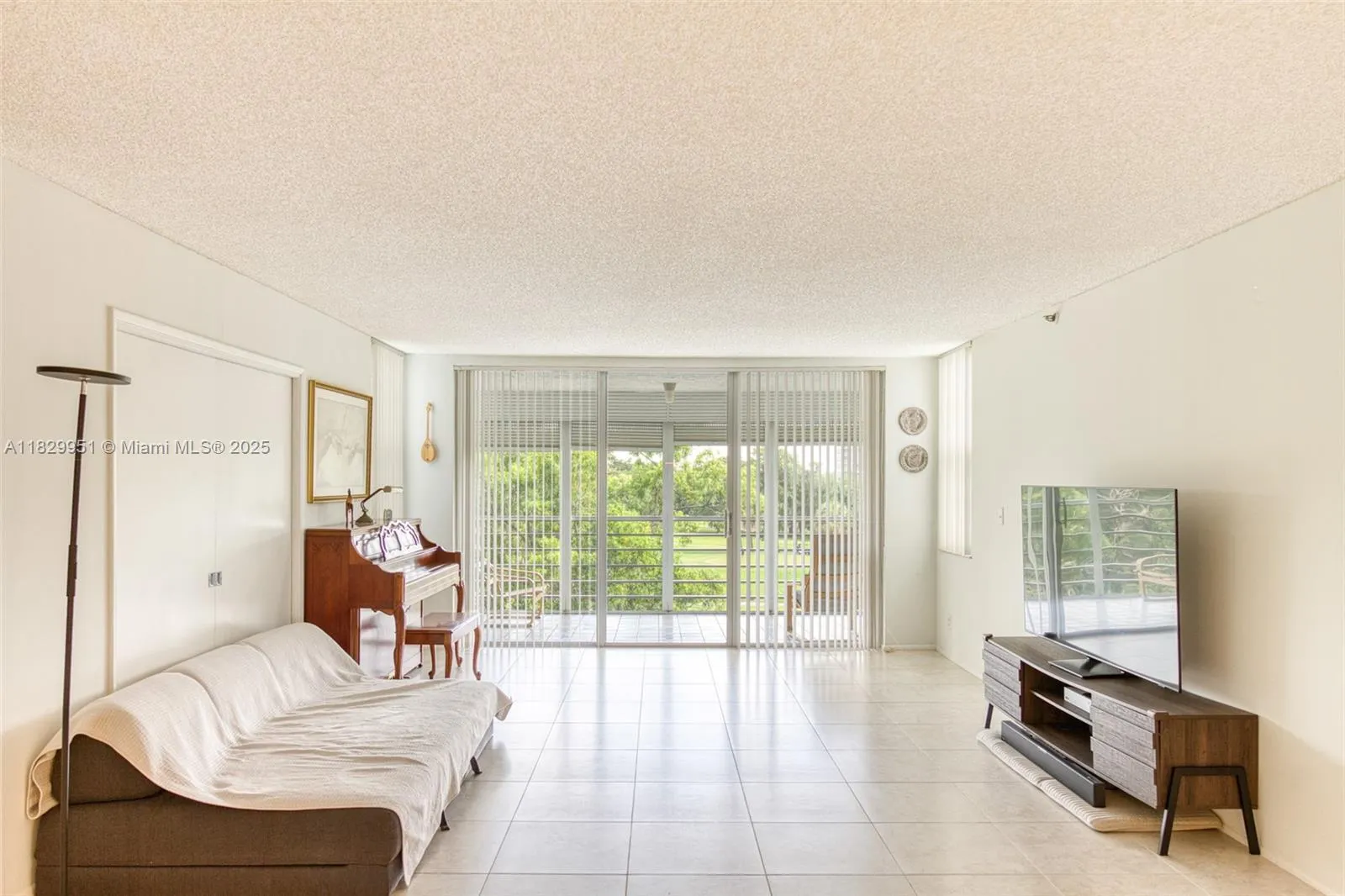 4015 W Palm Aire Dr, #506
