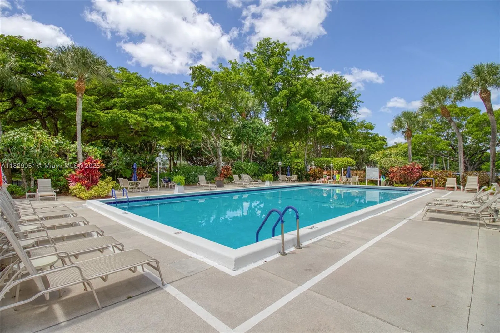 4015 W Palm Aire Dr, #506