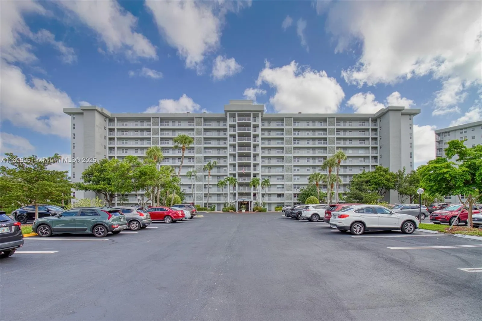 4015 W Palm Aire Dr, #506