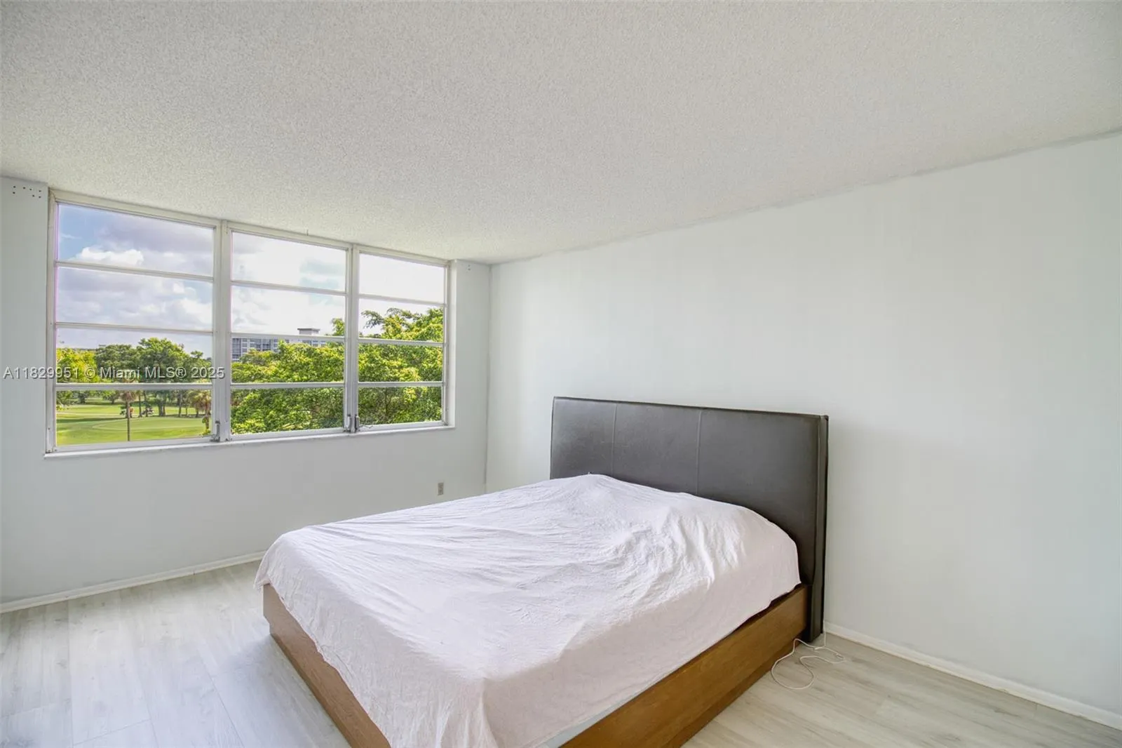 4015 W Palm Aire Dr, #506