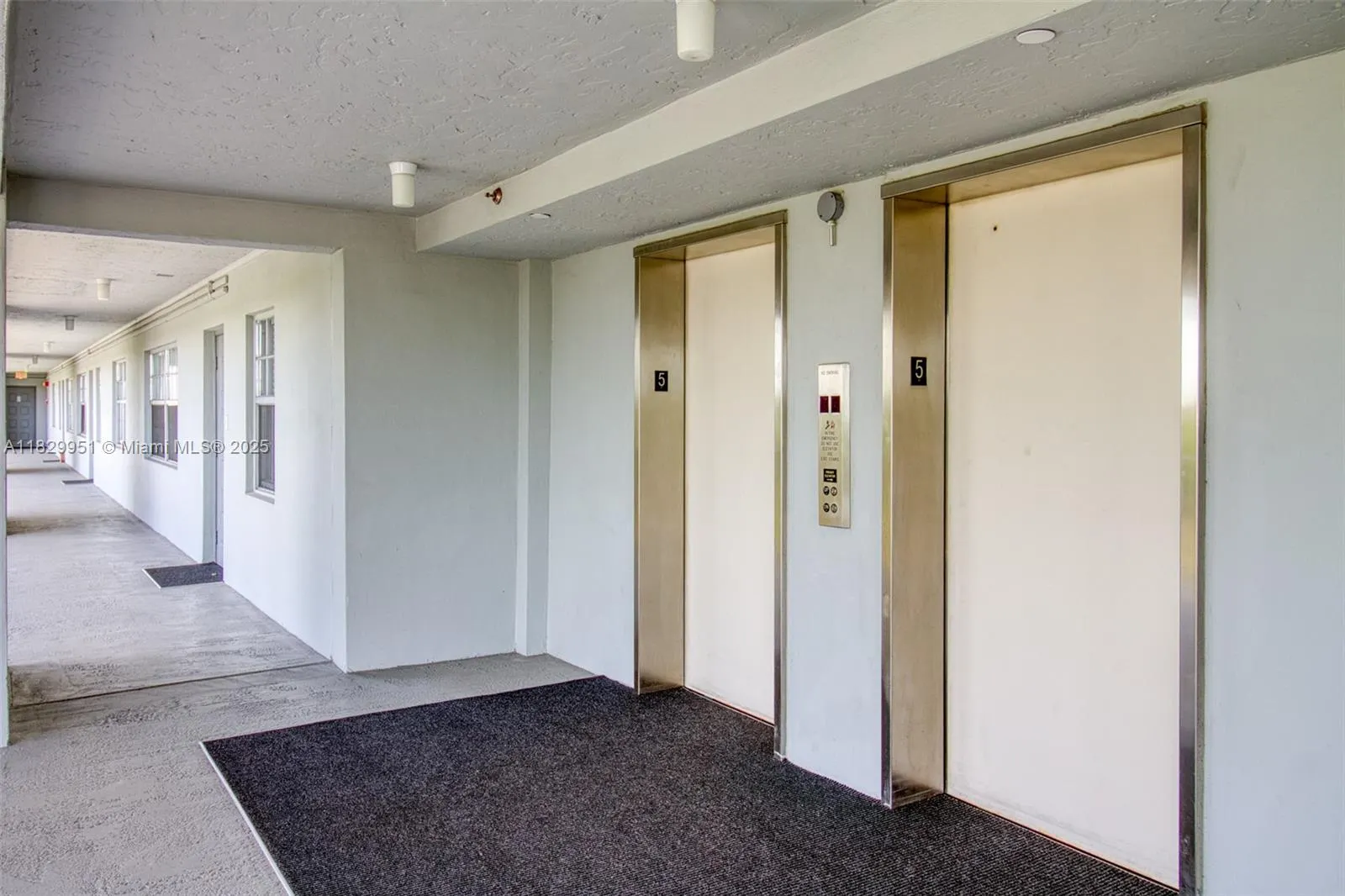 4015 W Palm Aire Dr, #506