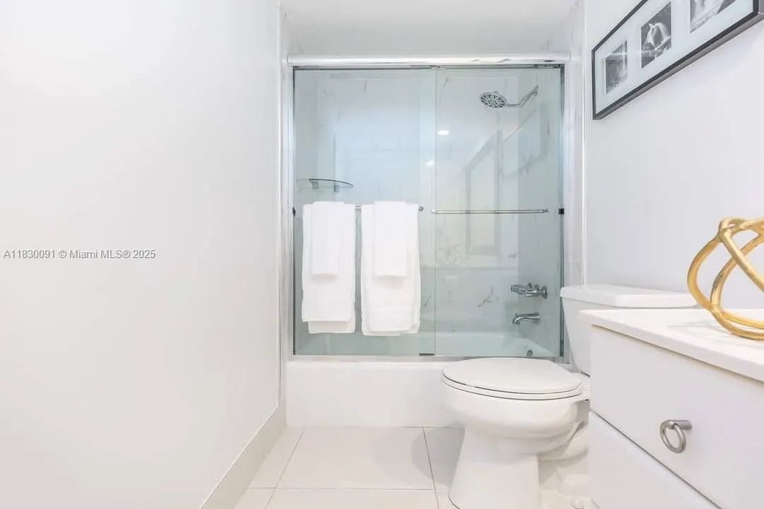 19370 Collins Ave, #607