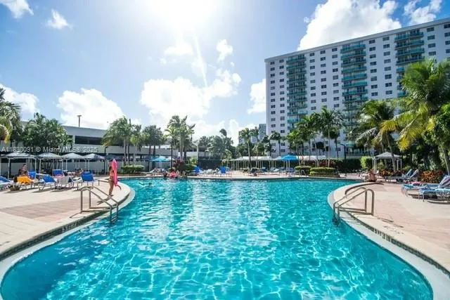 19370 Collins Ave, #607
