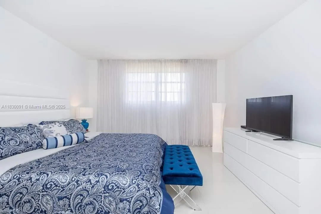 19370 Collins Ave, #607