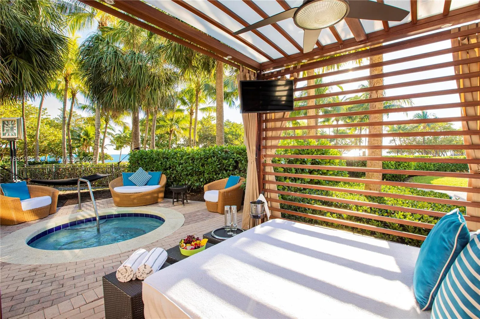 10295 Collins Ave, #1114