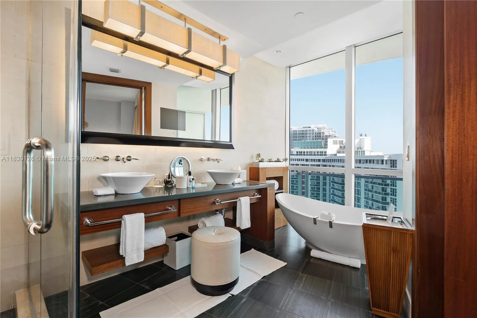 10295 Collins Ave, #1114