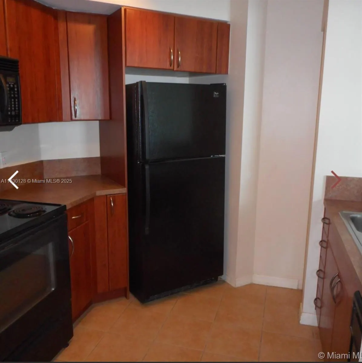 9201 Collins Ave, #921