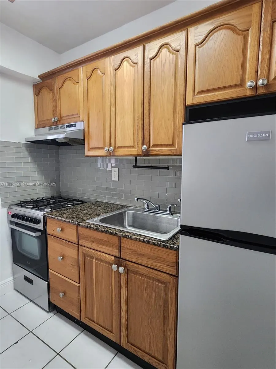 1014 Salzedo St, #304