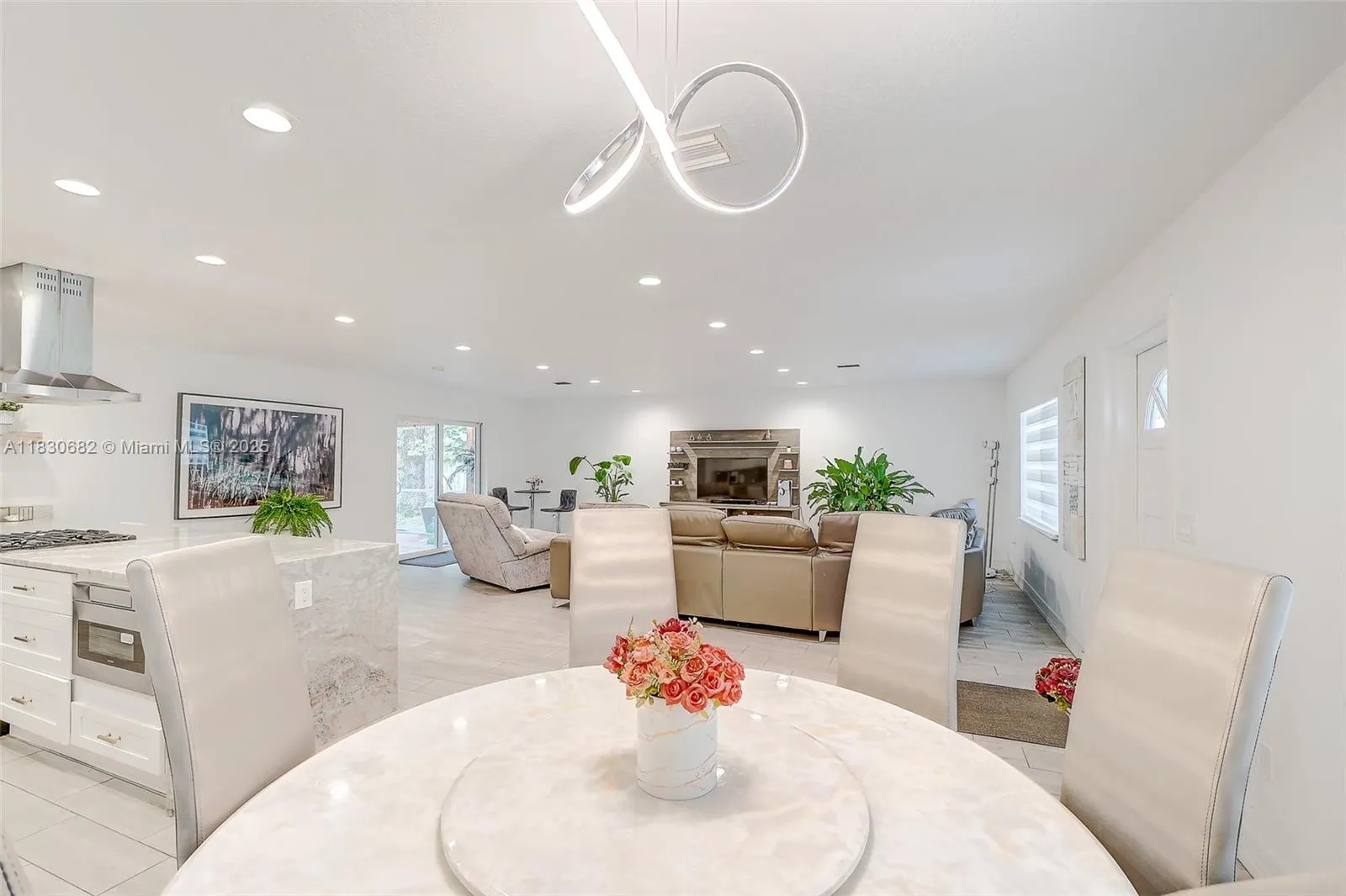 369 Caloosa Drive