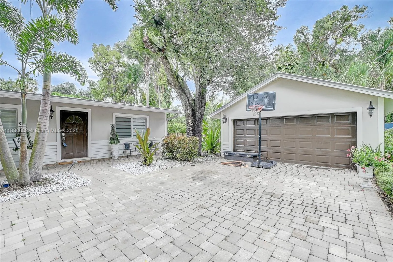 369 Caloosa Drive