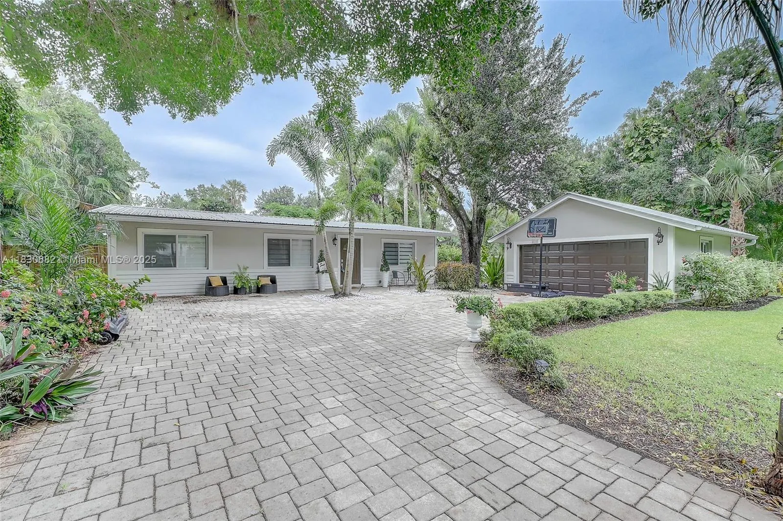 369 Caloosa Drive