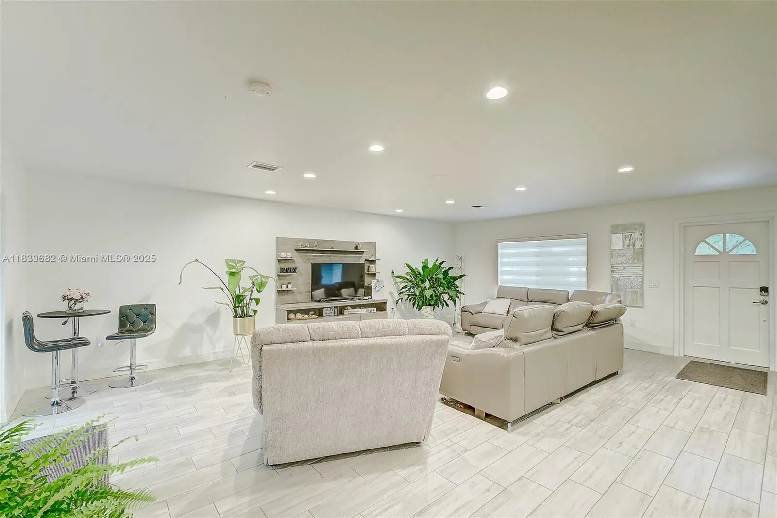 369 Caloosa Drive