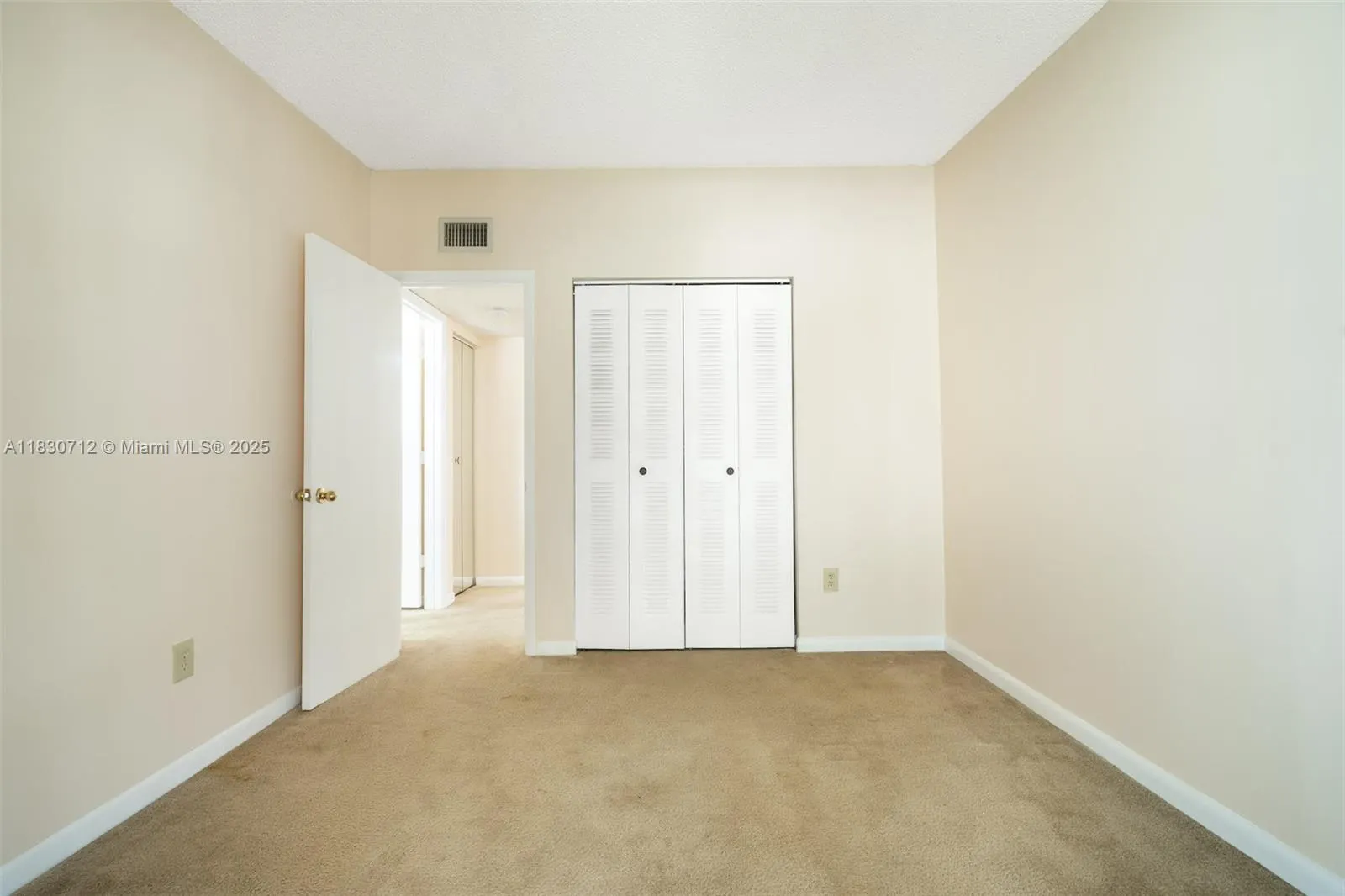 10869 W Clairmont Cir, #209