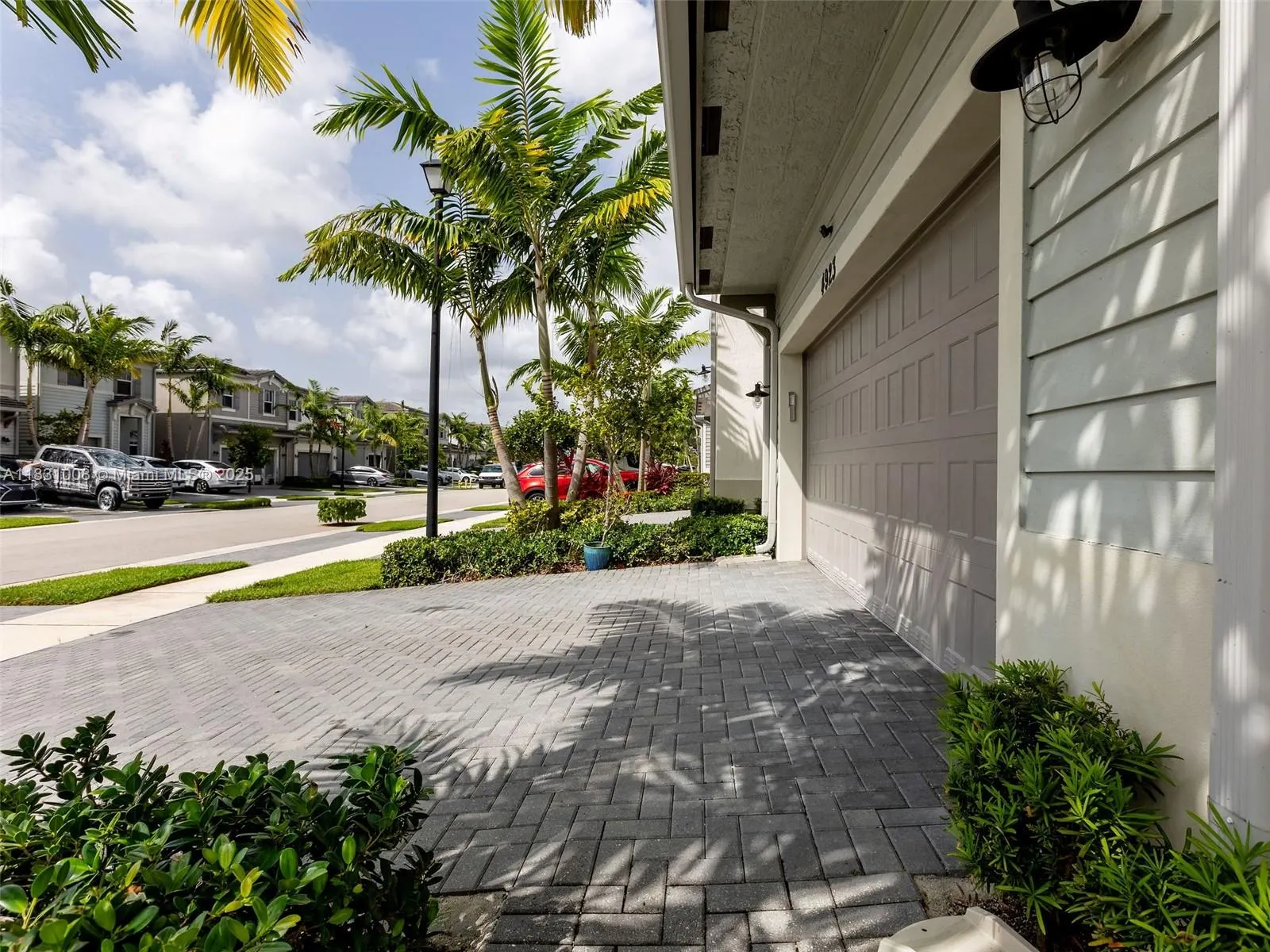 4923 NW 48th Ter