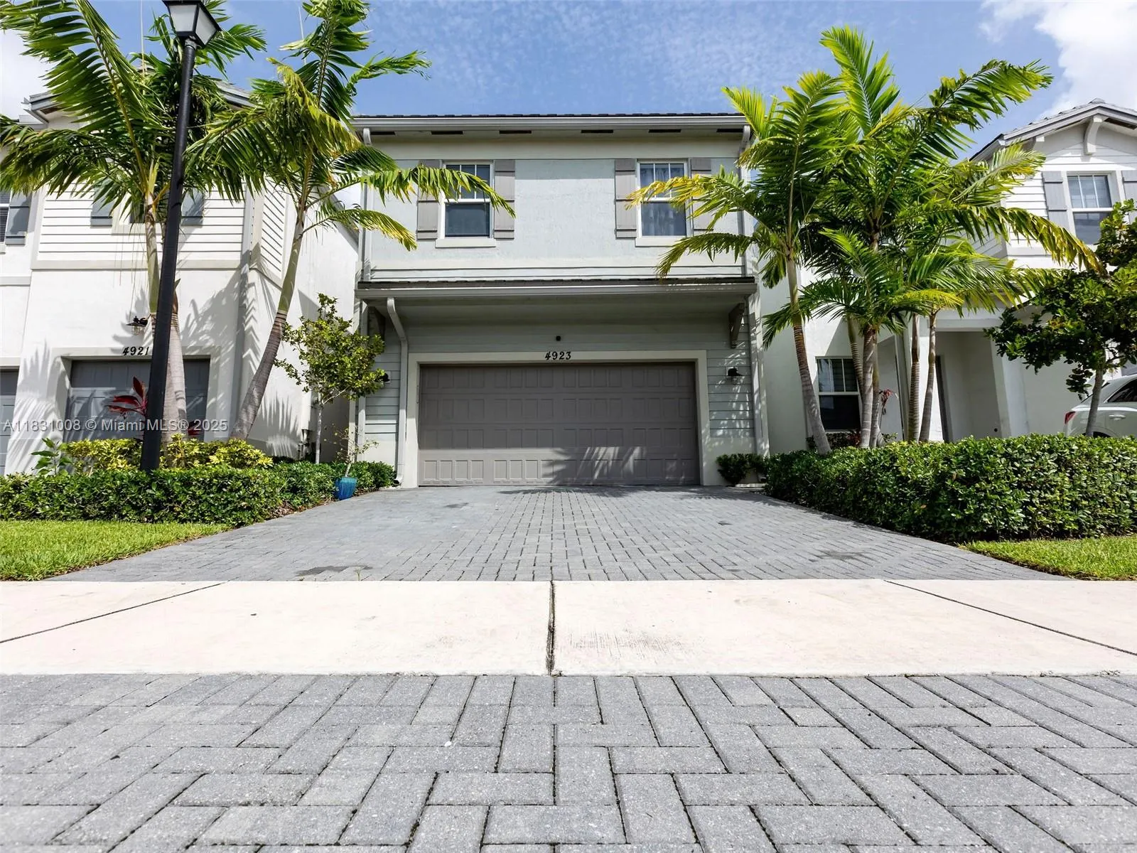 4923 NW 48th Ter