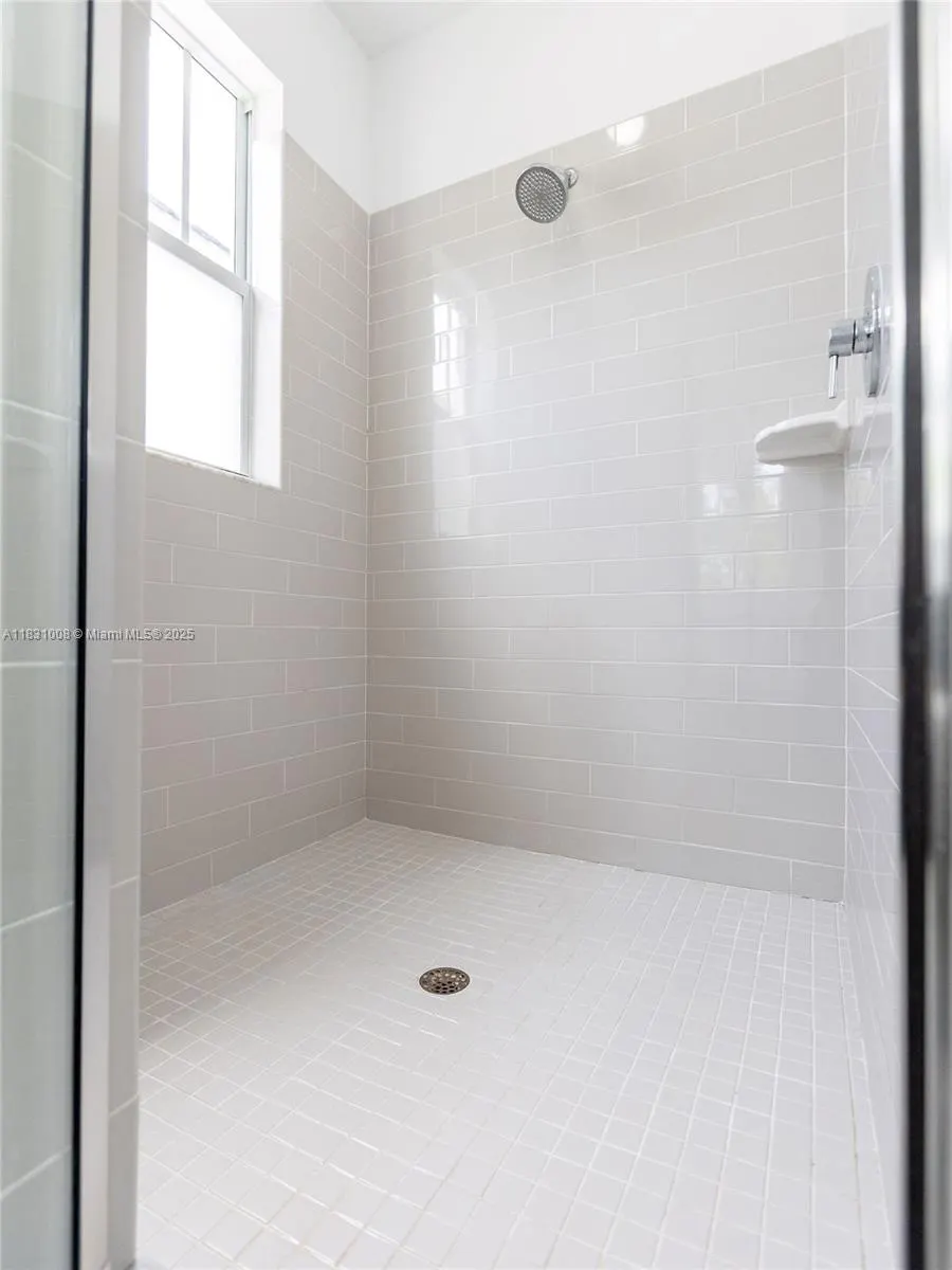 4923 NW 48th Ter
