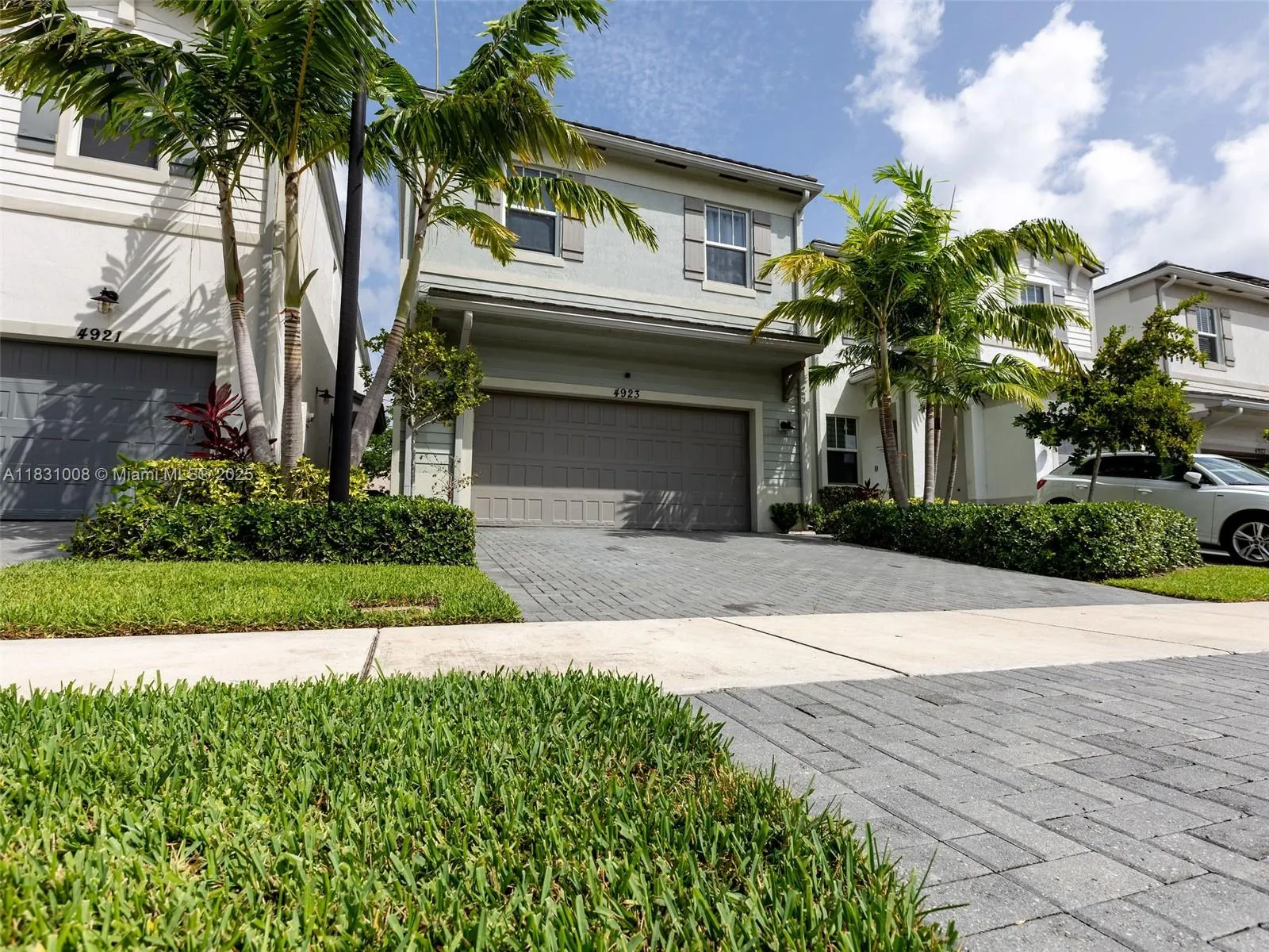 4923 NW 48th Ter