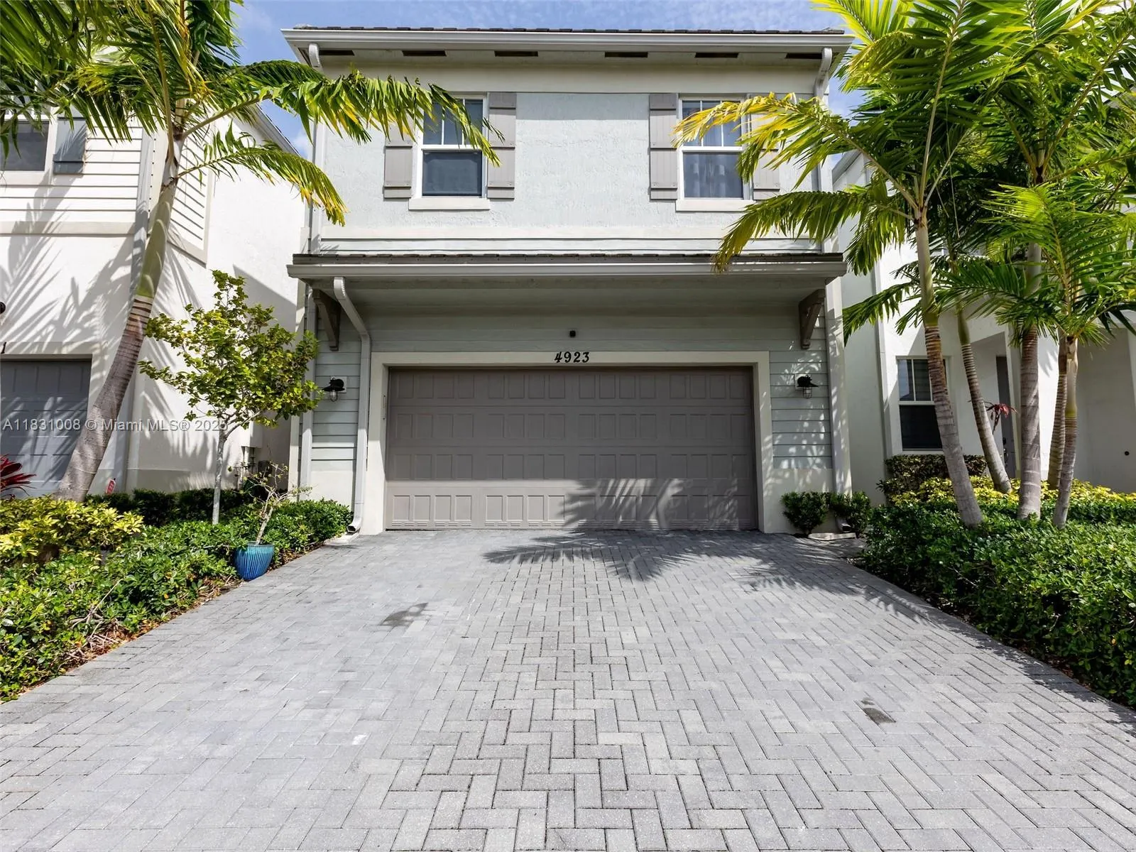 4923 NW 48th Ter