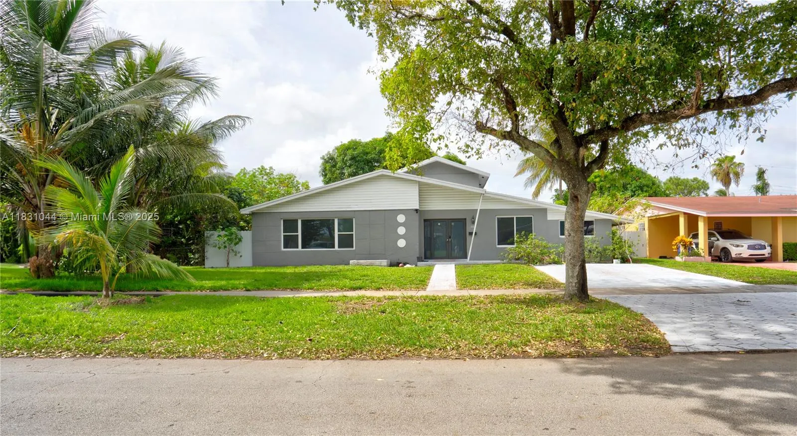 225 NE 175th St
