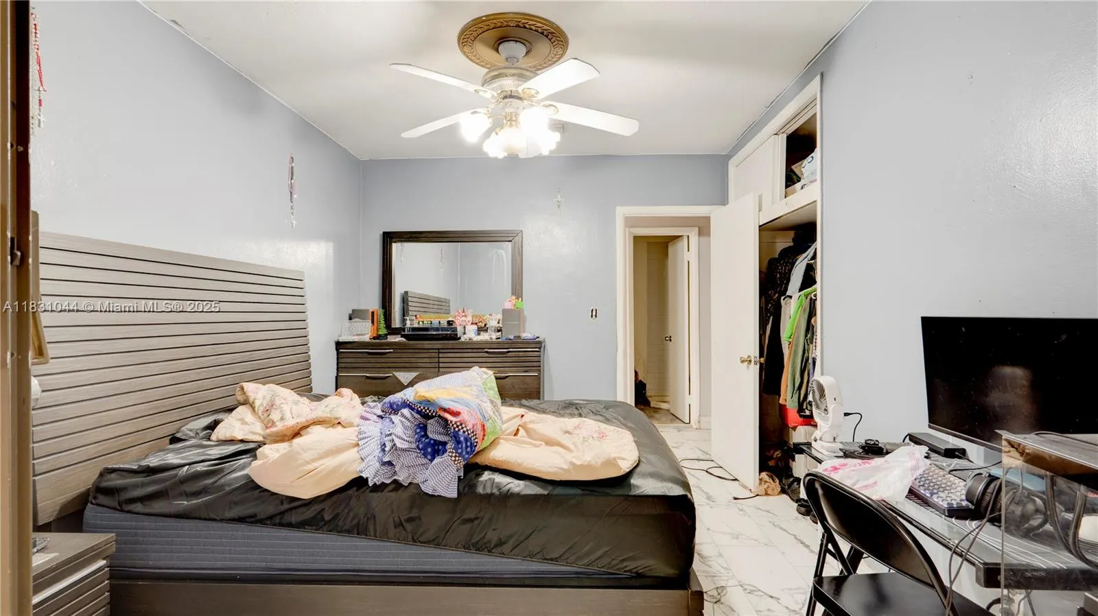 225 NE 175th St