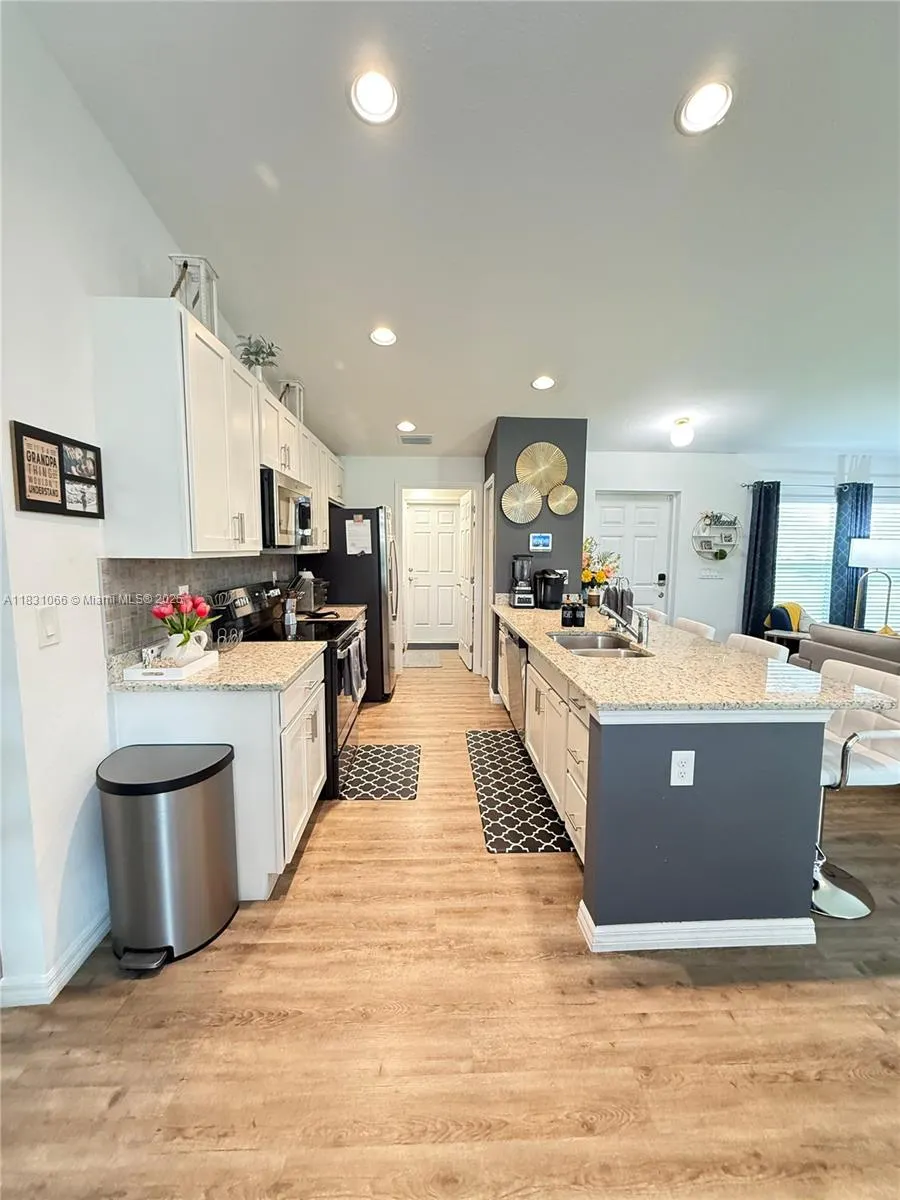 3006 Base Ct
