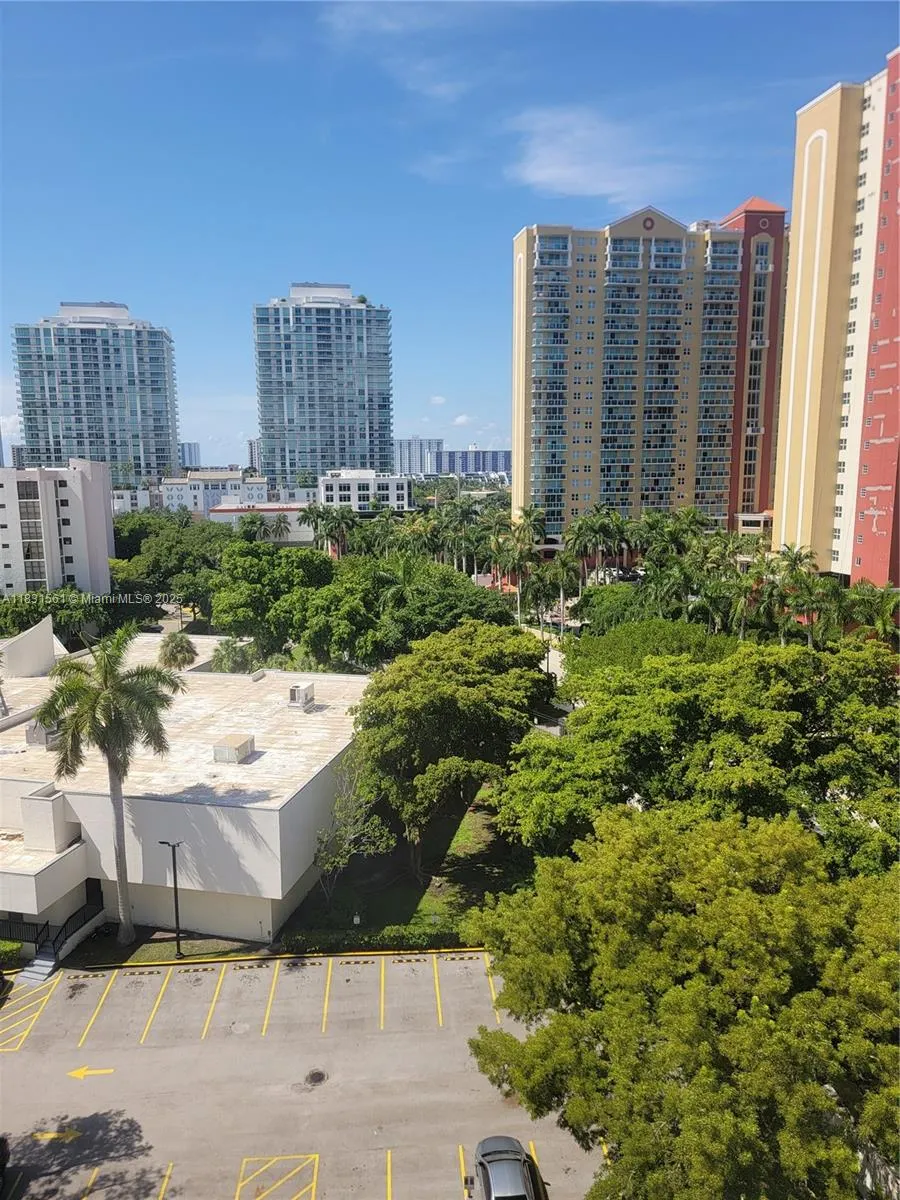 17021 N Bay Rd, #1015