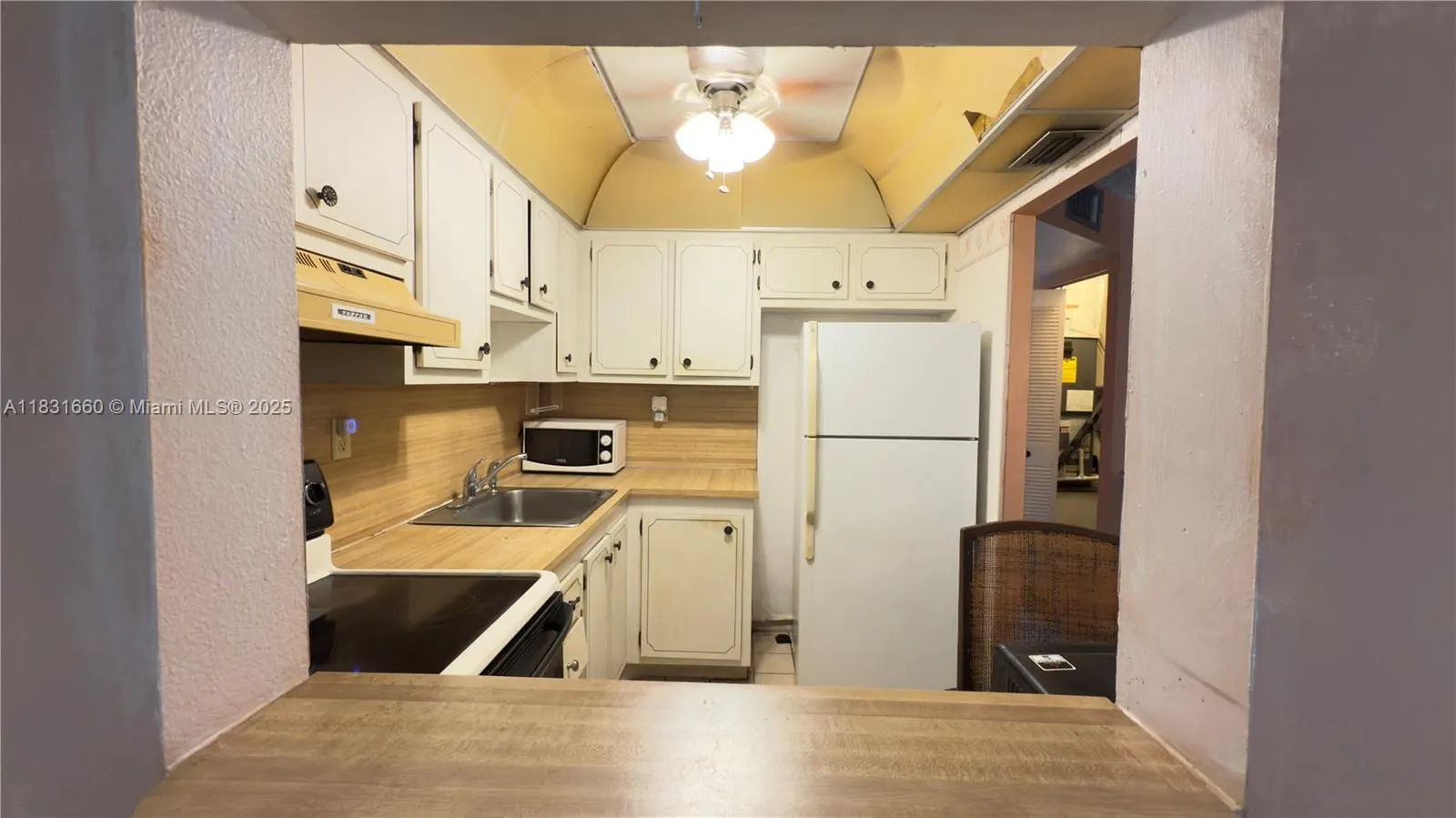 9121 Sunrise Lakes Blvd, #210