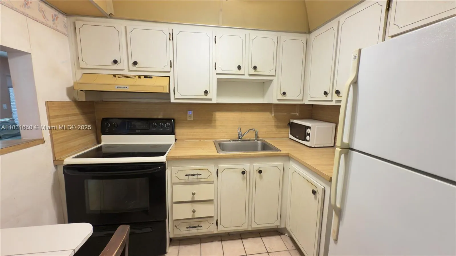 9121 Sunrise Lakes Blvd, #210