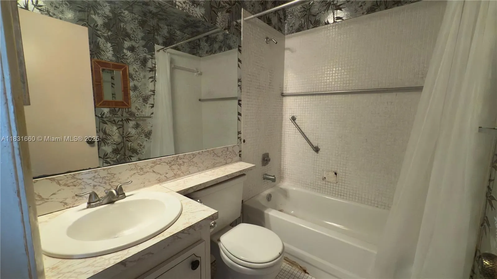 9121 Sunrise Lakes Blvd, #210