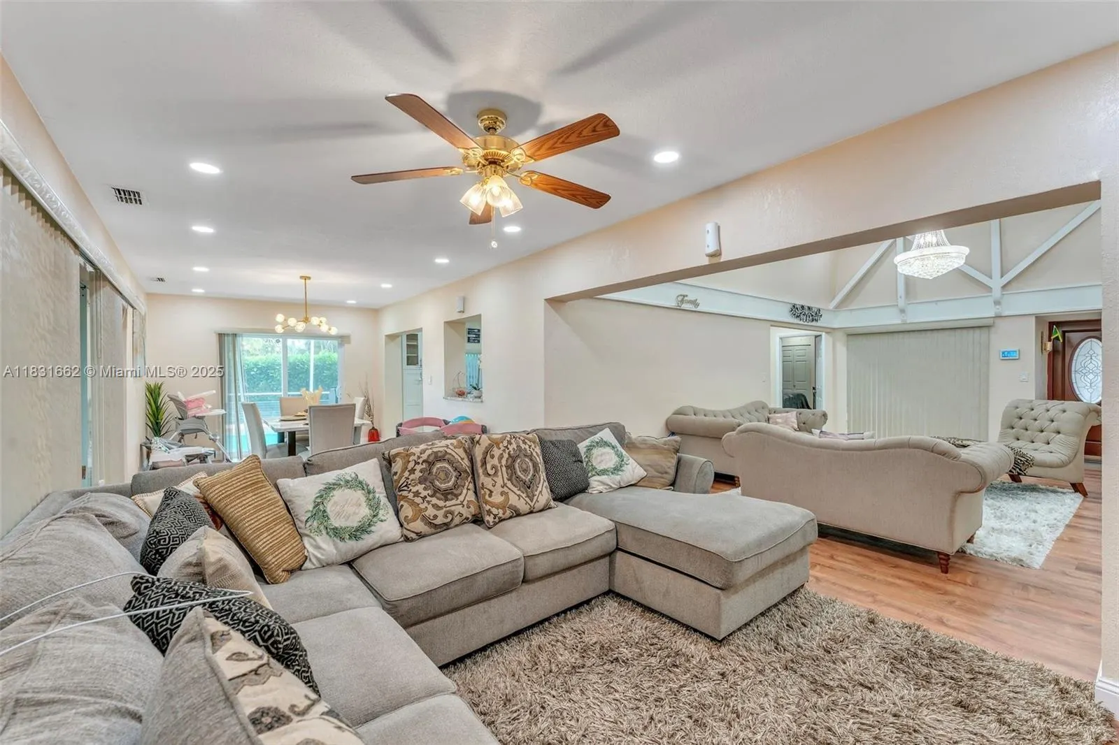 5706 S Travelers Palm Ln