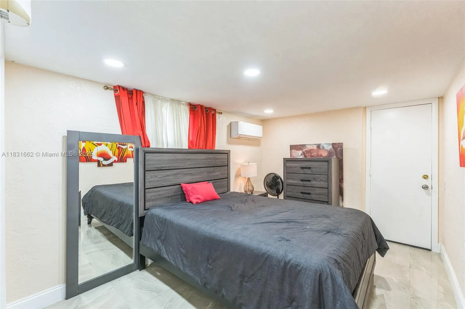 5706 S Travelers Palm Ln
