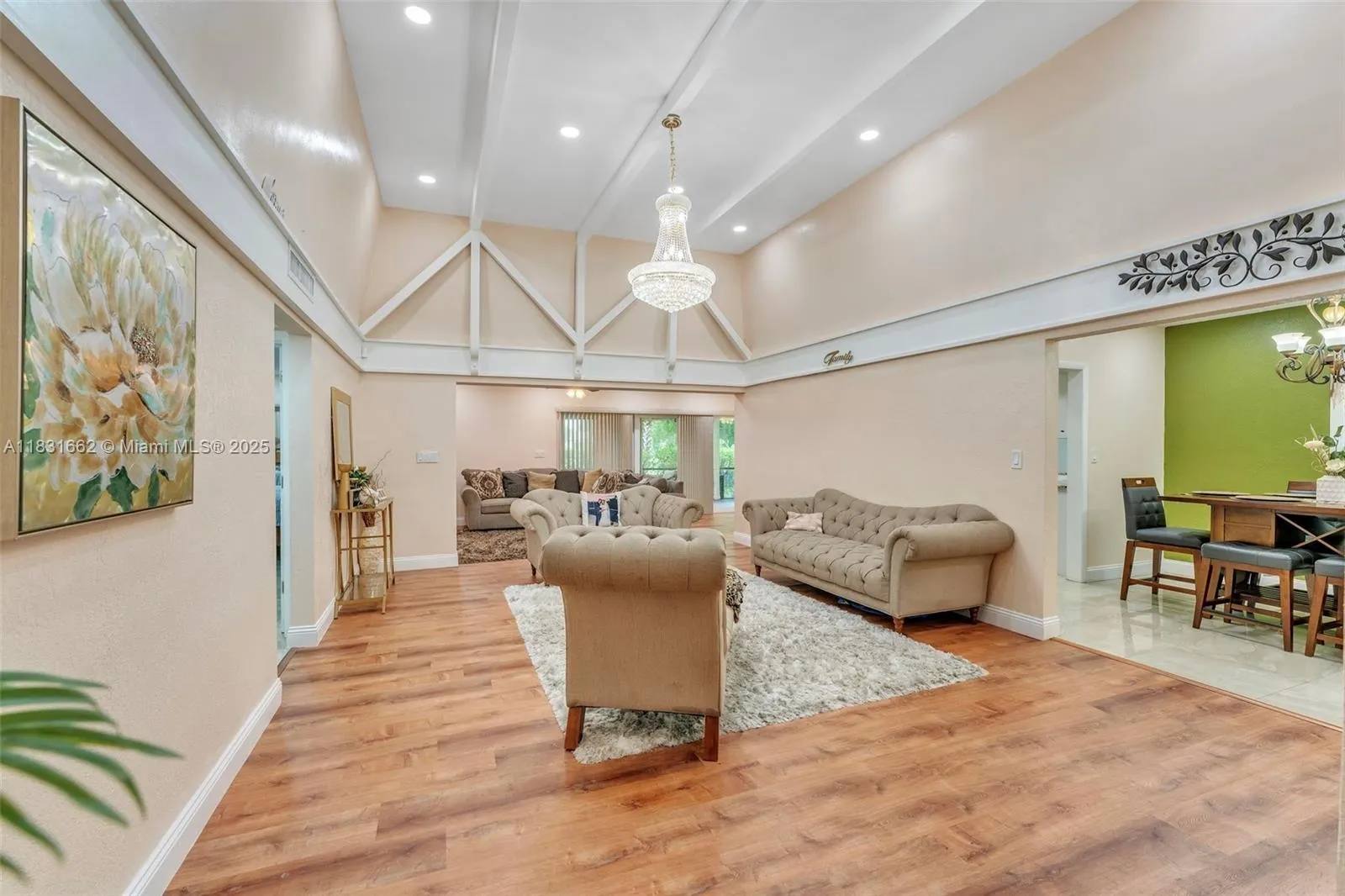 5706 S Travelers Palm Ln