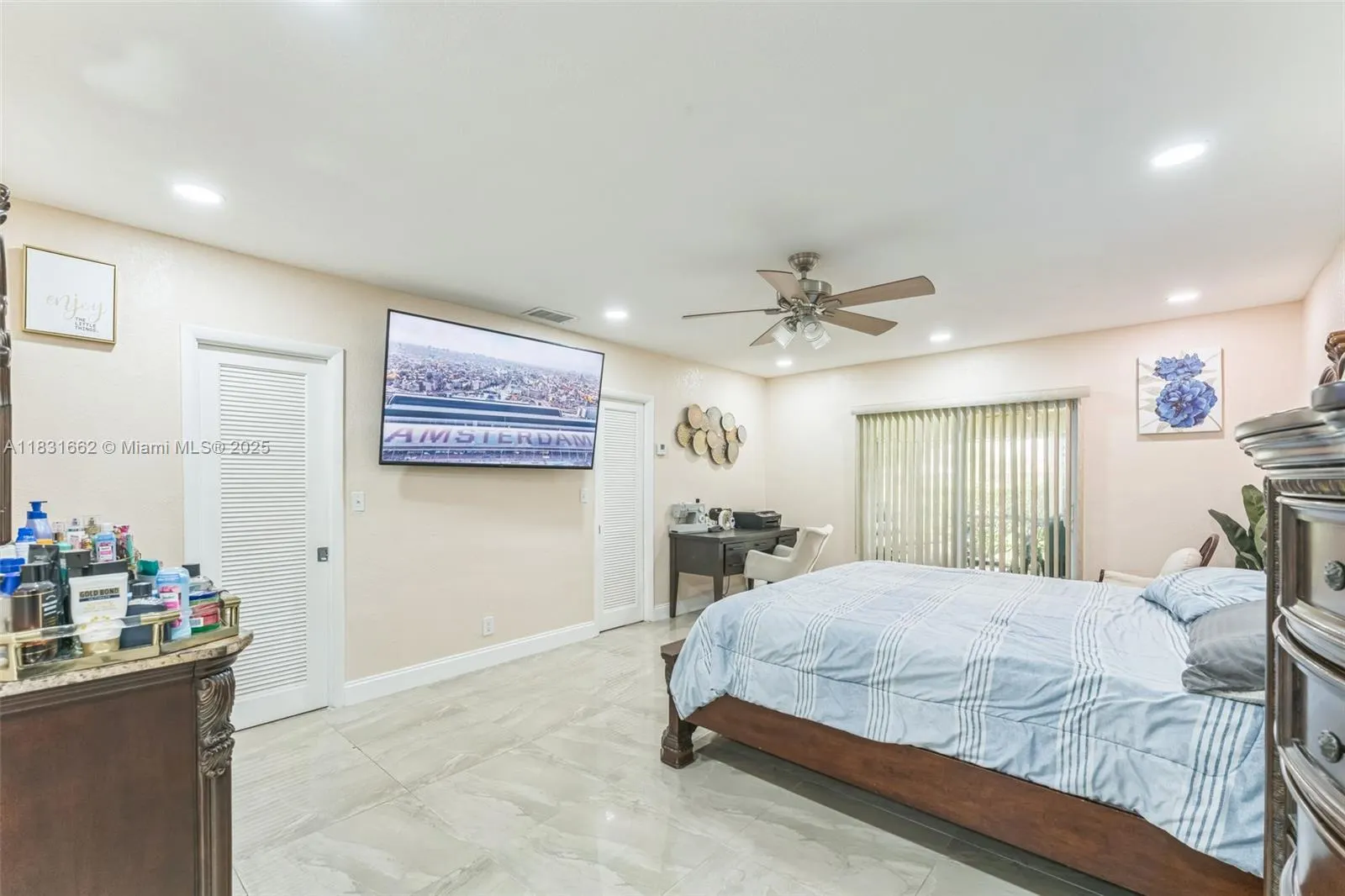 5706 S Travelers Palm Ln