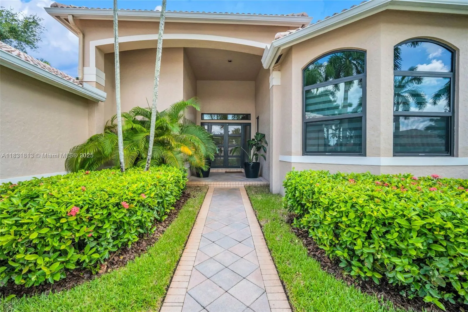 2583 Mayfair Ln