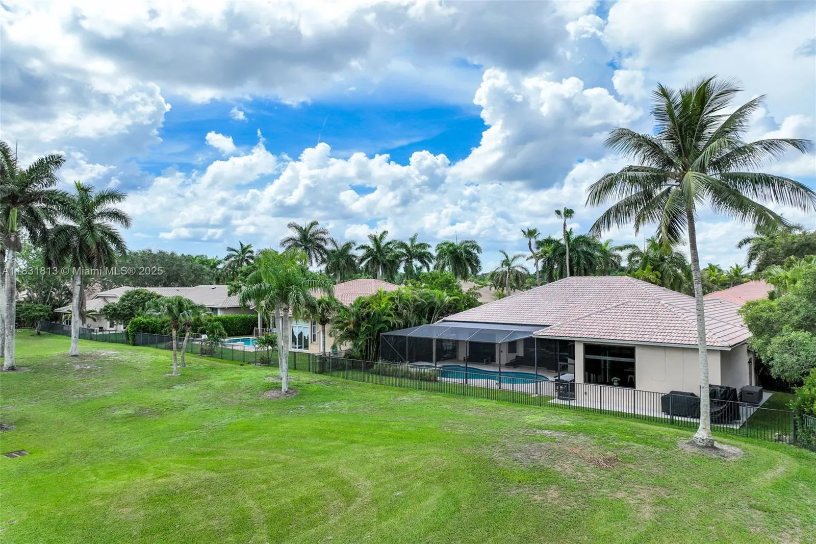2583 Mayfair Ln