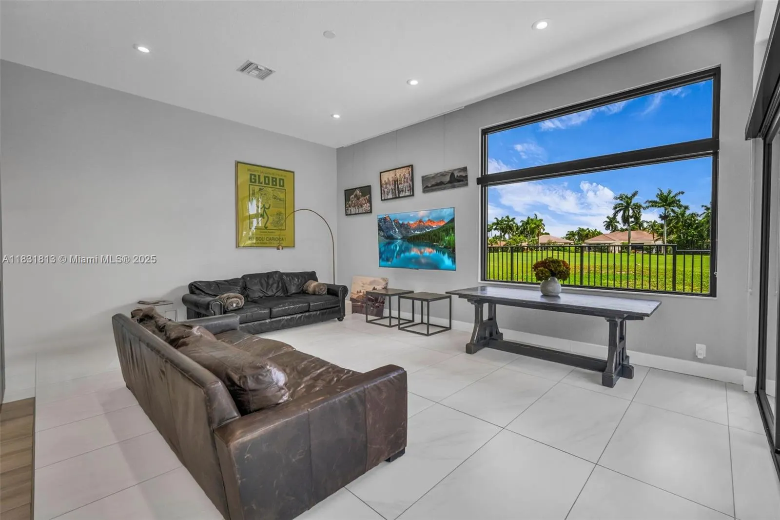 2583 Mayfair Ln