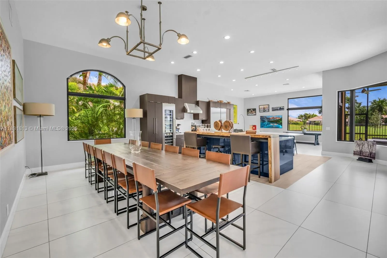 2583 Mayfair Ln