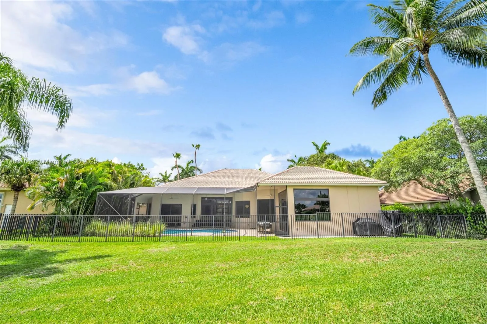 2583 Mayfair Ln