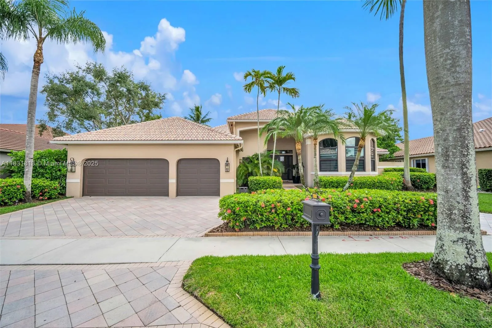 2583 Mayfair Ln